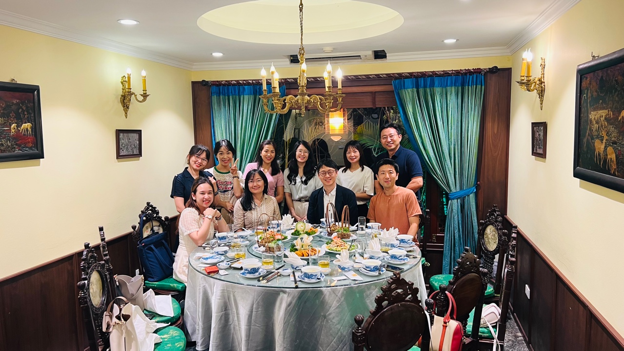 Vietnamese Alumni Association's Dinner with KDIS faculty (18 July, 2023) 사진1
