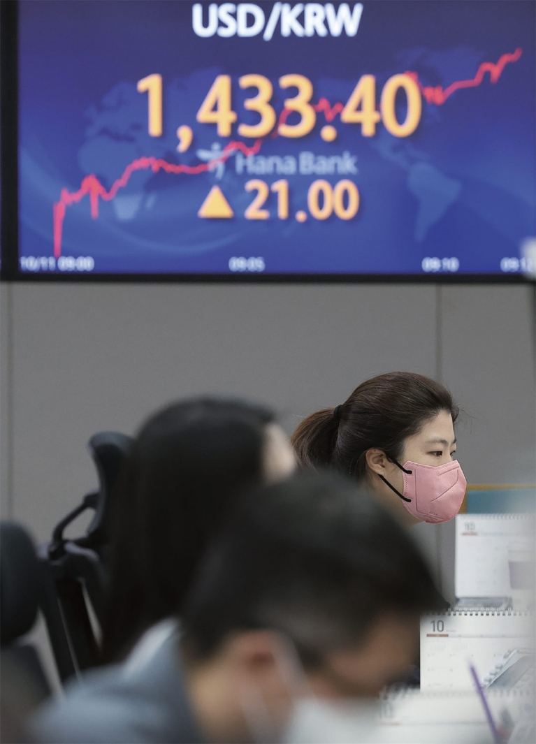 [월간중앙][긴급진단] '경제 위기' 먹구름 드리운 한국 경제, 비상구가 안 보인다 : [보도기사] KDI 대학원