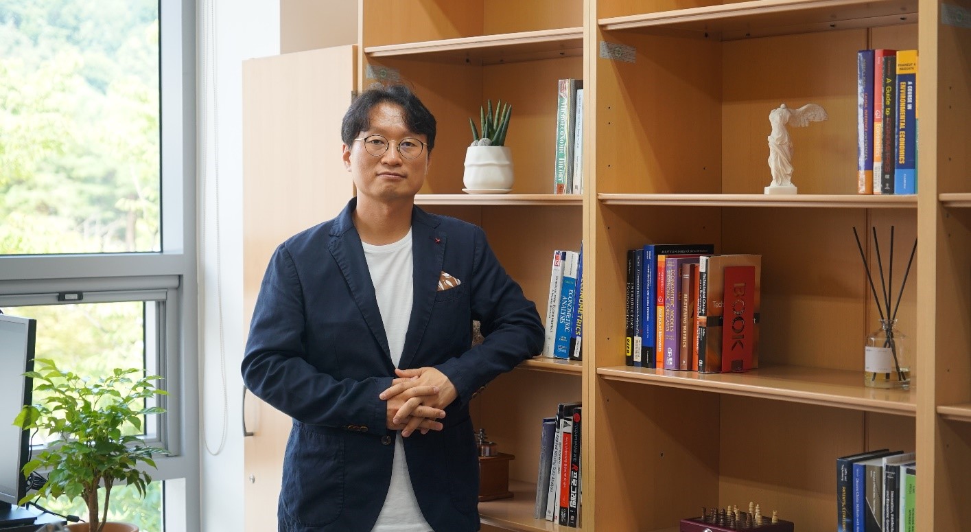 Get to Know the New Professor: Prof. Yeong Jae Kim