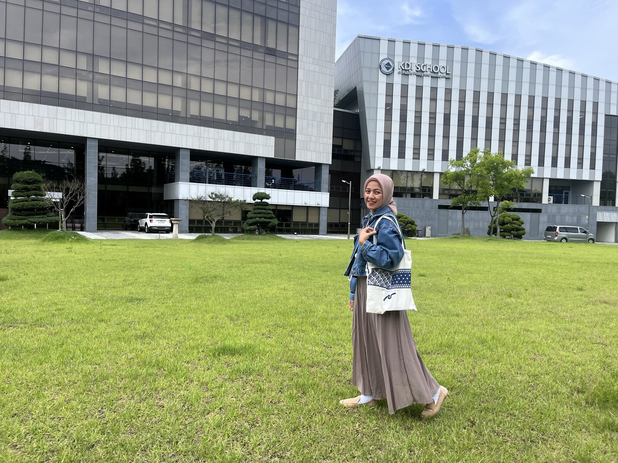 Driving Change: Shendy Revilla Putri's Journey Towards a Greener Future