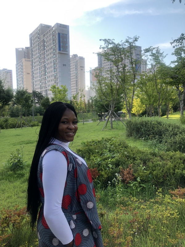 [데일리경제] [류지선 의 스페셜 인터뷰]나이지리아 여성이 바라 본 한국 사회의 성평등 이슈 : [인터뷰] 조안 레슬리 동문